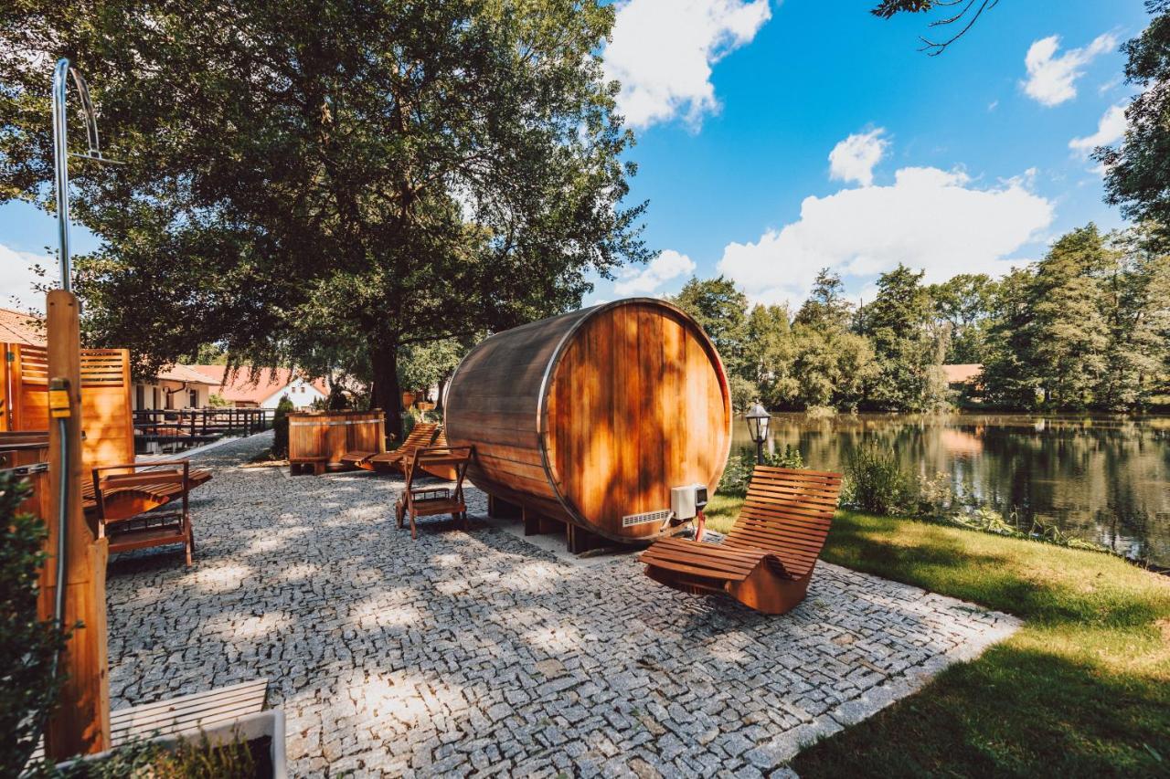 Resort Mlyn Cernovice Cernovice  Zewnętrze zdjęcie