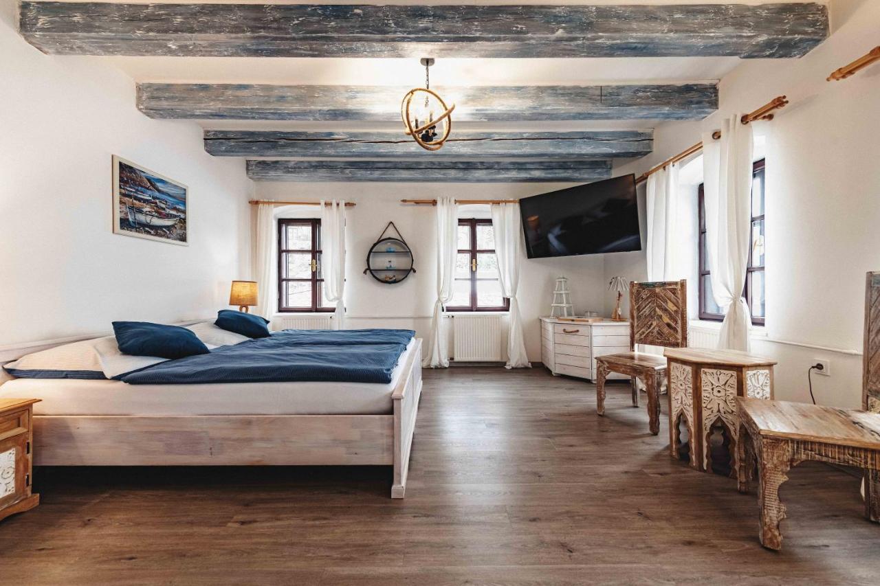 Resort Mlyn Cernovice Cernovice  Zewnętrze zdjęcie