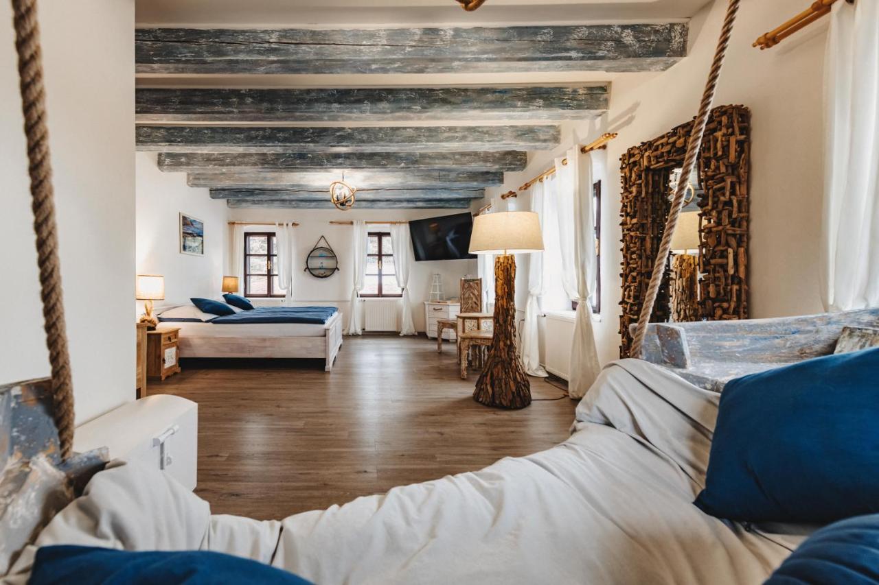 Resort Mlyn Cernovice Cernovice  Zewnętrze zdjęcie
