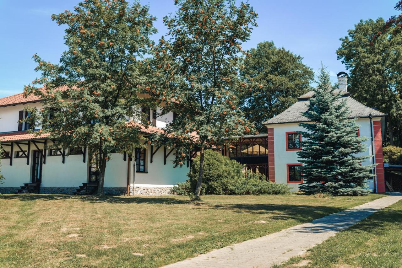 Resort Mlyn Cernovice Cernovice  Zewnętrze zdjęcie