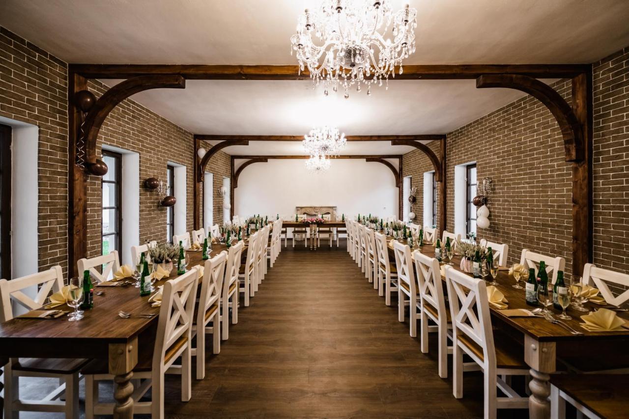 Resort Mlyn Cernovice Cernovice  Zewnętrze zdjęcie