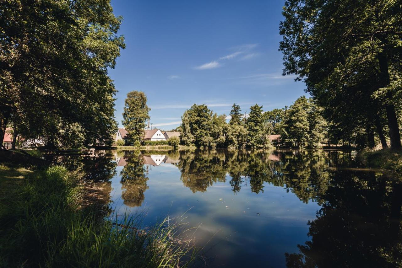 Resort Mlyn Cernovice Cernovice  Zewnętrze zdjęcie