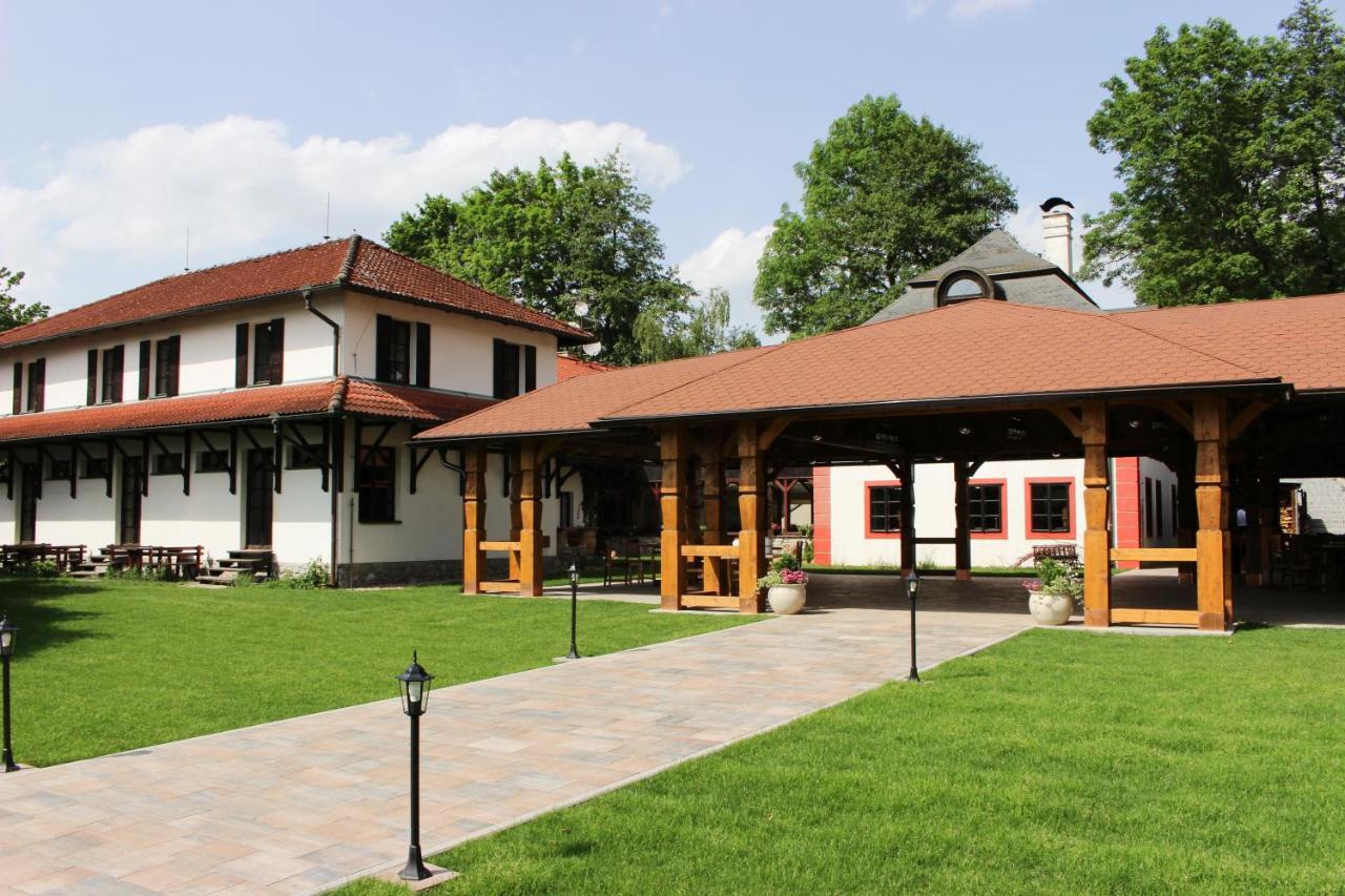 Resort Mlyn Cernovice Cernovice  Zewnętrze zdjęcie