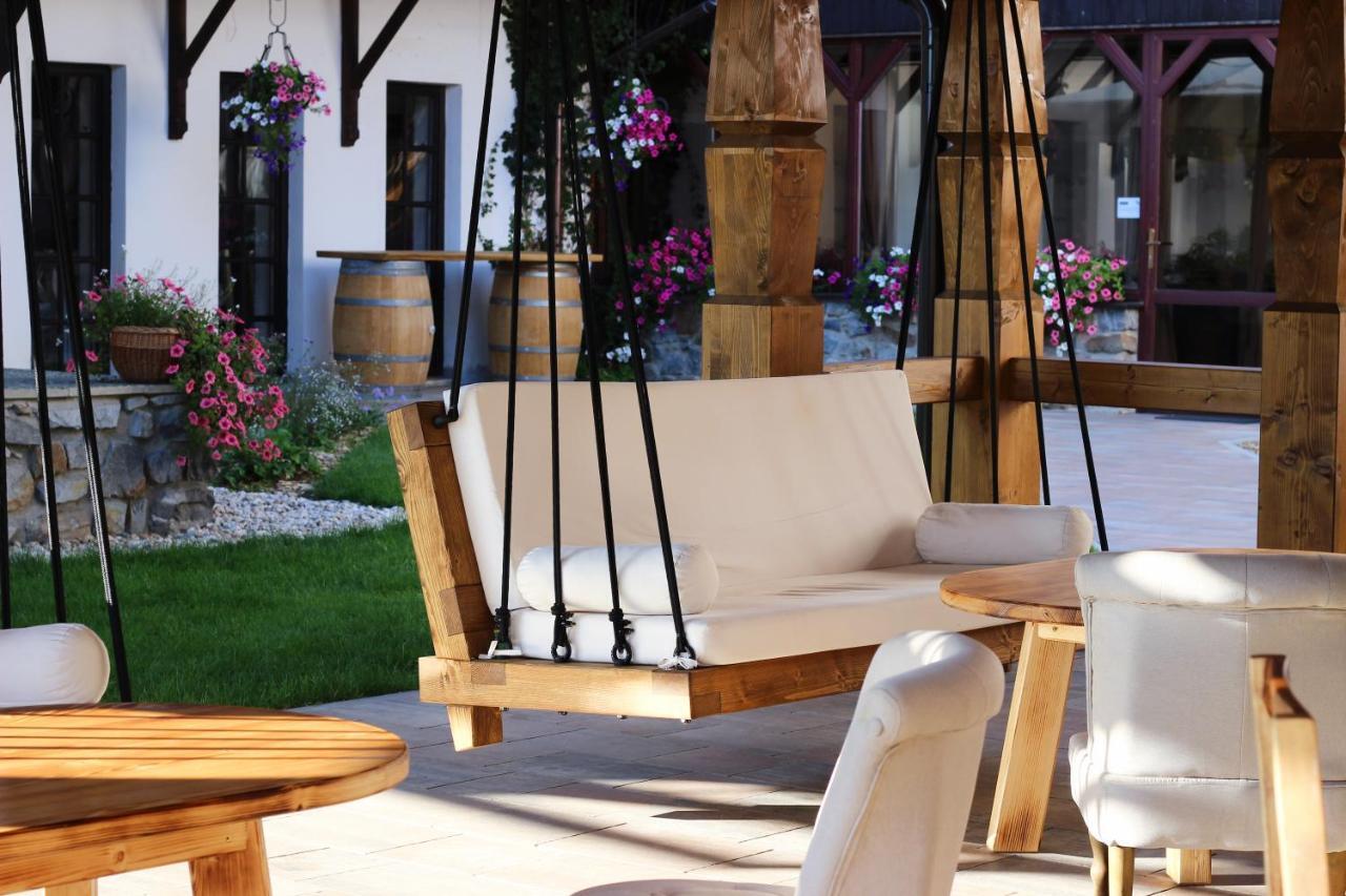 Resort Mlyn Cernovice Cernovice  Zewnętrze zdjęcie